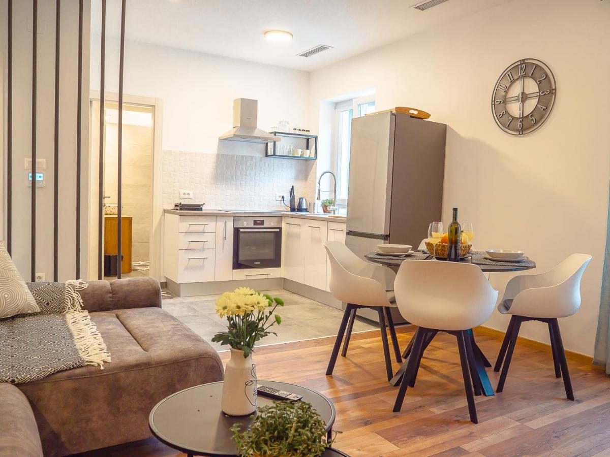 Apartmani Dora & Luka Fiume Esterno foto