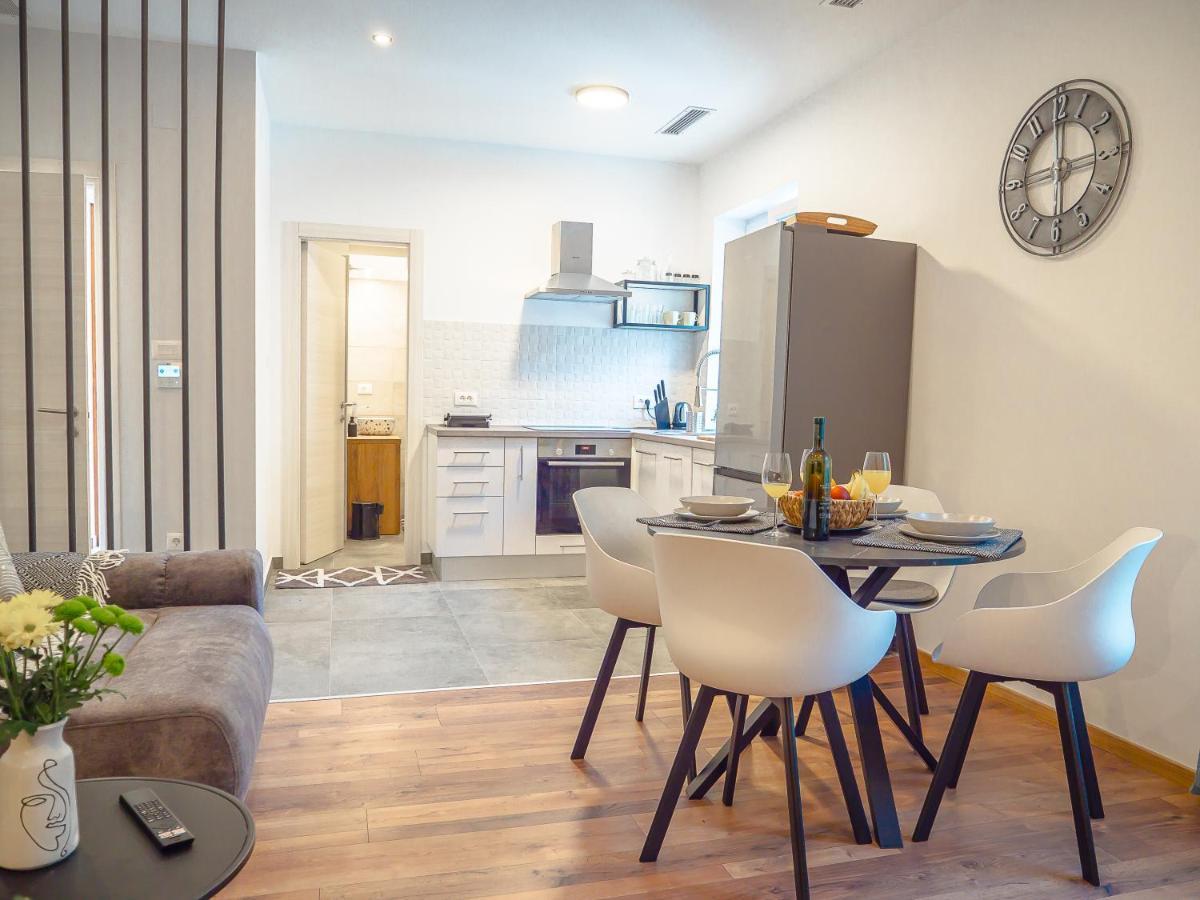 Apartmani Dora & Luka Fiume Esterno foto